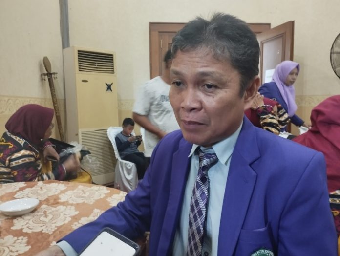 Rektor Unikarta Tenggarong, Prof Ince Raden. (Ady/Radar Kukar)