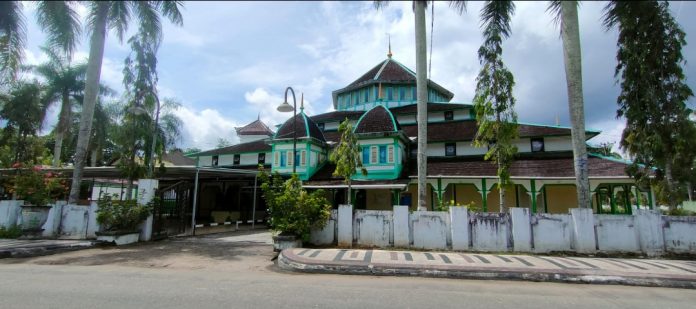 Masjid Jami' Aji Amir Hasanuddin yang ditetapkan sebagai situs Cagar Budaya Nasional. (Muhammad/Radar Kukar)