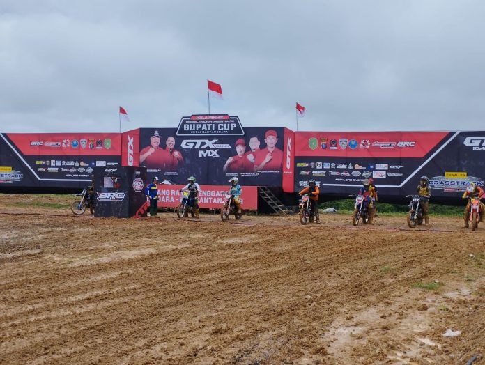 Suasana pelaksanaan Kejurnas GTX Idaman dan MX Open 2023. (Ady/Radar Kukar)