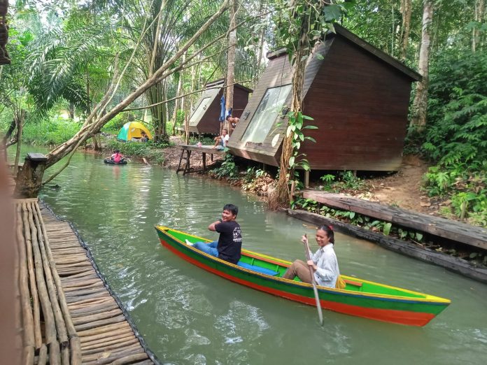 Gambaran objek wisata di Kukar, Air Terjun Perjiwa. (Ady/Radar Kukar)