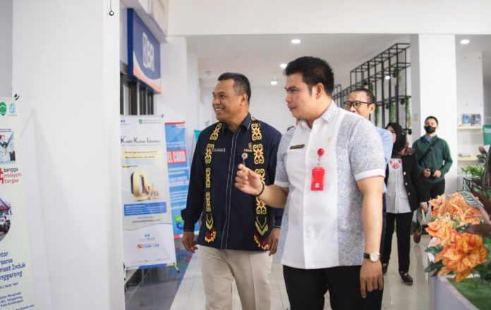 Kunjungan Kakanwil Direktorat Jendral Pajak Kalimantan Timur dan Utara (Kaltimtara), Max Darmawan ke Mall Pelayanan Publik. (Istimewa)