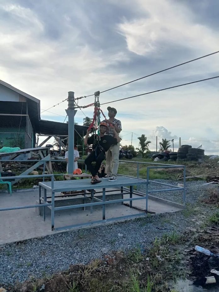 Salah satu wahana Flying Fox yang berada di kawasan wisata Desa Loa Duri Ilir. (Istimewa)