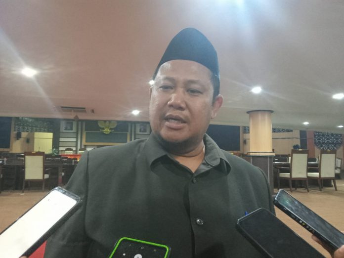 Ketua DPRD Kukar, Abdul Rasid. (Ady/Radar Kukar)