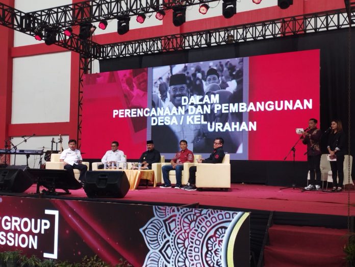 Suasana FGD Lembaga Adat Desa/Kelurahan di di Gedung Bela Diri Komplek Stadion Aji Imbut Tenggarong Seberang. (Ady/Radar Kukar)