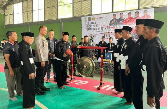 Suasana pembukaan Kejuaraan Pencak Silat PSHT. (Istimewa)