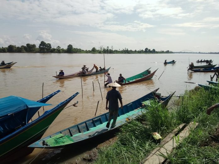 Proses Pencarian Korban Tenggelam di Sungai Mahakam. (Istimewa)