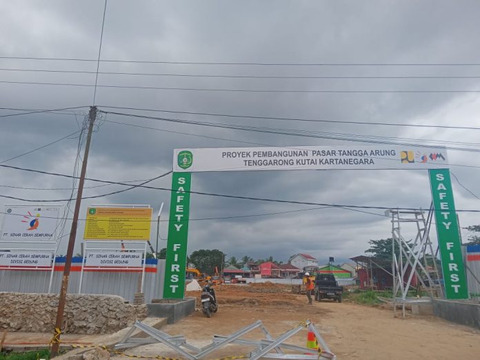 Proses Pembangunan Pasar Tangga Arung (Ady/Radar Kukar)