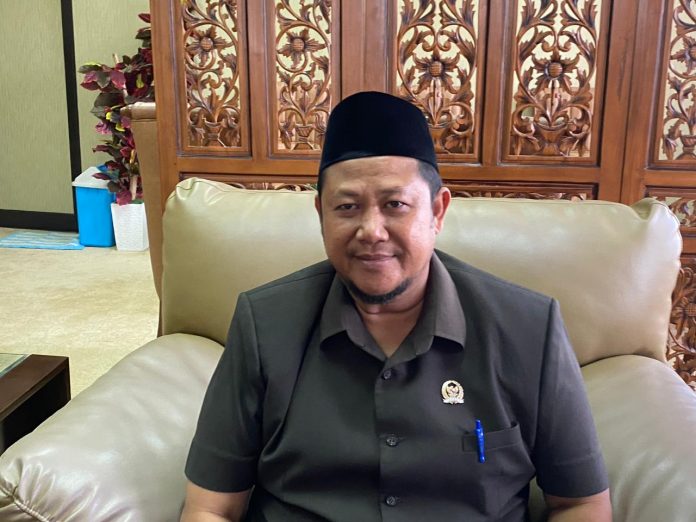 Ketua DPRD Kukar Abdul Rasid. (Ady/Radar Kukar)