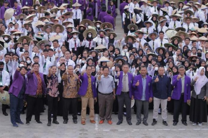 Suasana Pembukaan Kegiatan PKKMB Unikarta Tenggarong. (Ady/Radar Kukar)