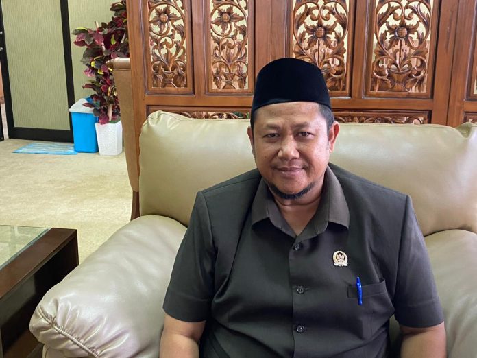 Ketua DPRD Kukar, Abdul Rasid. (Ady/Radar Kukar)