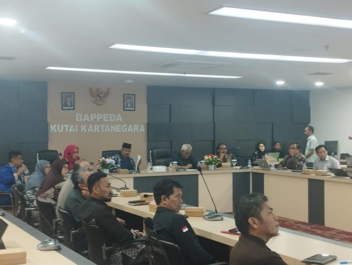 Suasana pertemuan Pemkab Kukar dengan Tim Ahli UGM. (Istimewa)