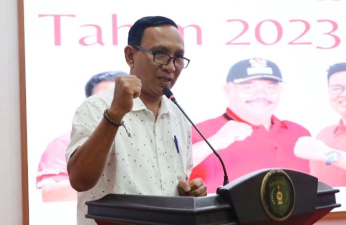 Staf Ahli Bupati Kutai Kartanegara (Kukar) Bidang Umum, Ahyani Fadianur Diani, saat menyampaikan sambutan Bupati Kukar di acara ramah tamah PESODA 1 Kaltim 2023. (Istimewa)