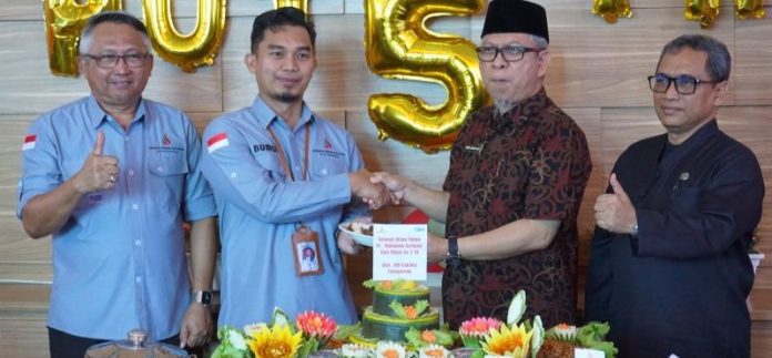 Staf Ahli Bupati Kukar, Bidang Pemerintahan dan Kesra, Didi Ramyadi, saat menghadiri syukuran HUT ke-5 PT MGRM. (Istimewa)