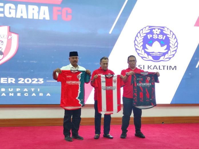 Suasana Launching Tim dan Jersey Kartanegara FC. (Ady/Radar Kukar)