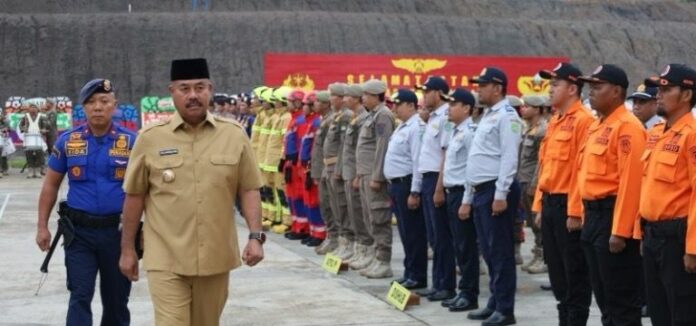 Suasana apel peringatan HUT ke-105 Damkarmatan RI di Halaman Kantor Dinas Damkarmatan Kukar. (Istimewa)