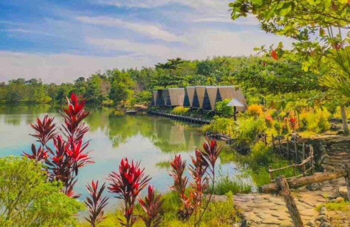 Pesona Danau Kumbara, destinasi wisata di Desa Kota Bangun III, Kota Bangun Darat yang dibangun dari kolam eks tambang. (Istimewa)