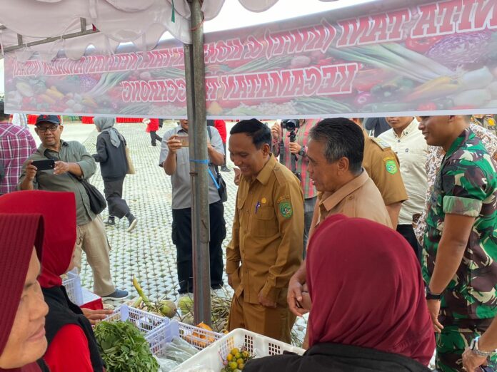 Pembukaan Gerakan Pangan Murah Kukar di Taman Eks Tanjung Tenggarong. (Ady/Radarkukar