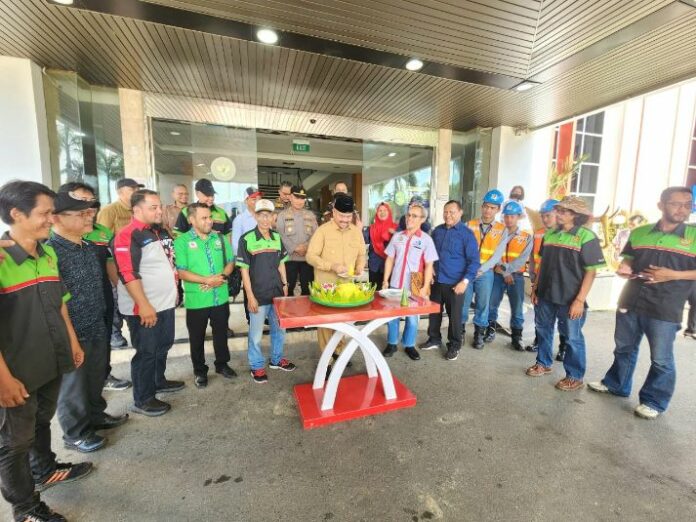 Suasana pelaksanaan upacara untuk memperingati May Day di Kukar. (Istimewa)