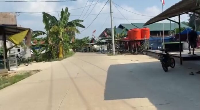 Jalan Poros Desa Rapak Lambur-Senoni. (Istimewa)