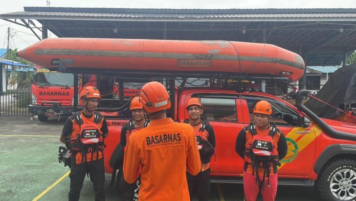 Tim rescue KPP Balikpapan yang sedang melakukan persiapan. (Istimewa)