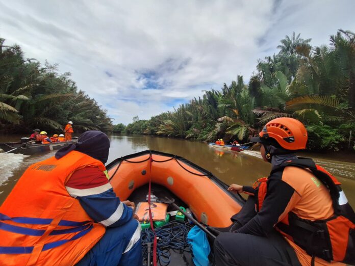 Suasana hari terakhir pencarian korban yang diterkam buaya di Anggana. (Istimewa)