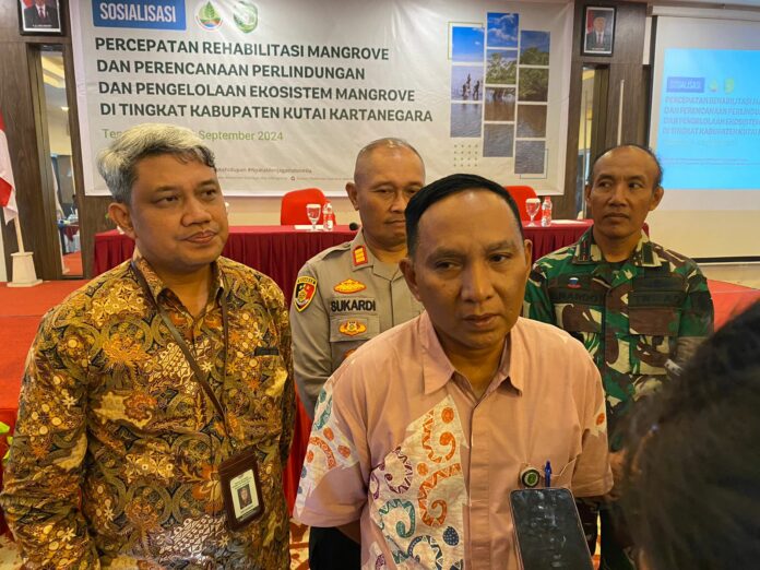 Suasana pelaksanaan sosialisasi percepatan rehabilitasi Mangrove dan perencanaan perlindungan dan pengelolaan ekosistem Mangrove di Kukar. (Ady/Radarkukar)