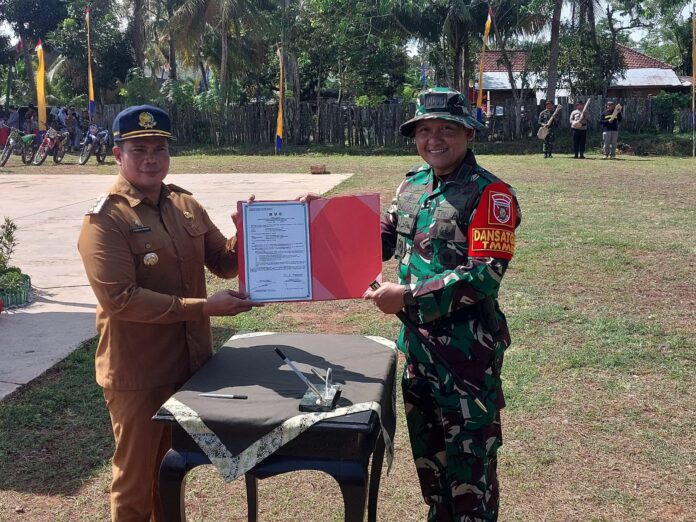 Pjs Bupati Kukar, Bambang Arwanto bersama Dandim 0609/Kukar, Letkol (Czi) Damai Adi Setiawan. (Istimewa)