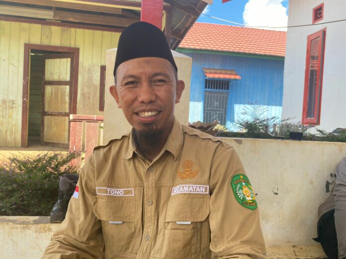 Plt Camat Kembang Janggut, Suhartono. (Ady/Radarkukar)