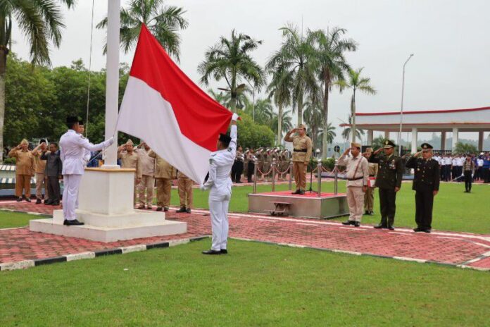 Suasana pelaksanaan upacara Hari Pahlawan di Halaman Kantor Bupati Kukar. (Istimewa)