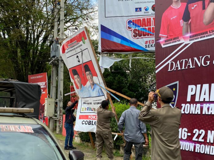 Suasana penertiban Algaka di Kecamatan Tenggarong. (Ady/Radarkukar)