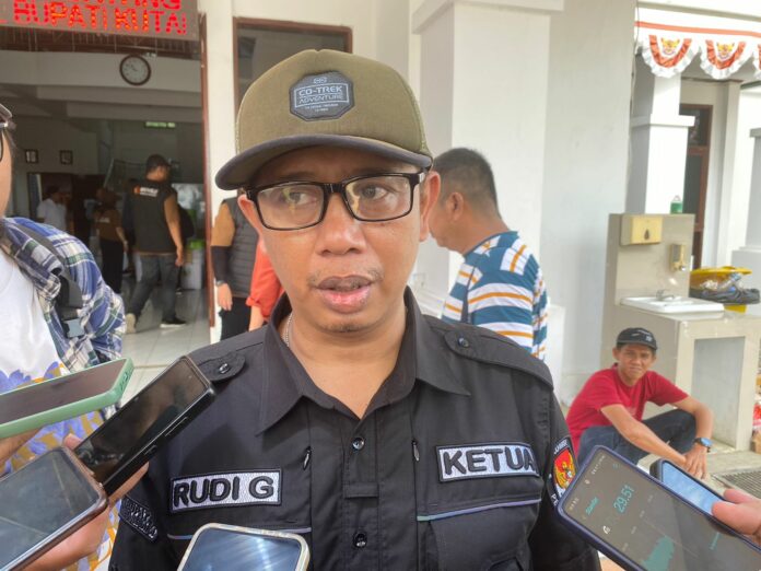 Ketua KPU Kukar, Rudi Gunawan. (Ady/Radarkukar)