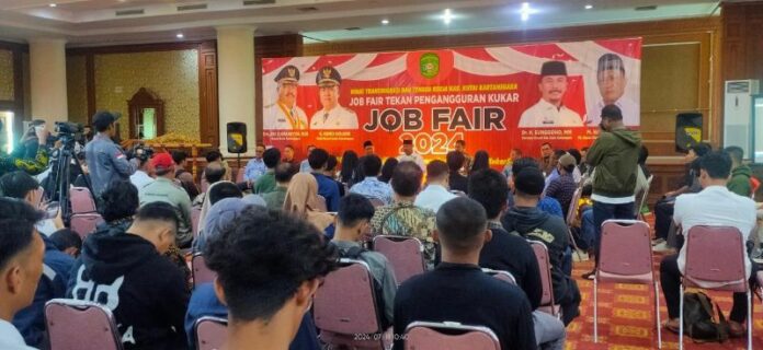 Kegiatan Job Fair yang menjadi salah satu upaya Pemkab dalam membuka lapangan pekerjaan bagi masyarakat. (Ady/Radarkukar)