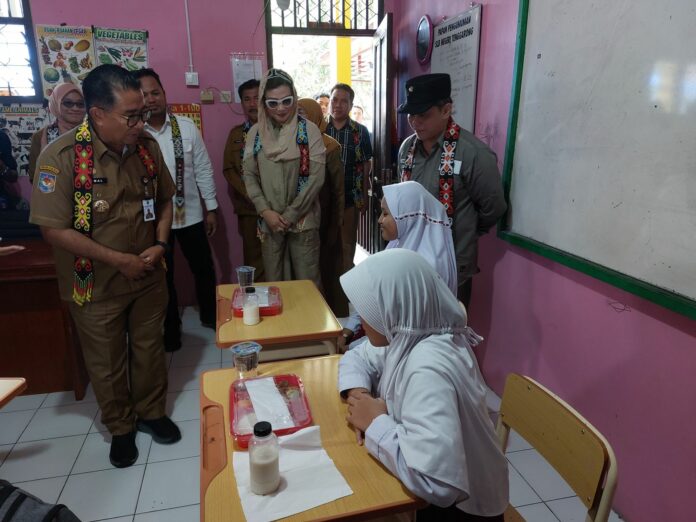 Suasana realisasi program MBG di SLBN Tenggarong. (Istimewa)