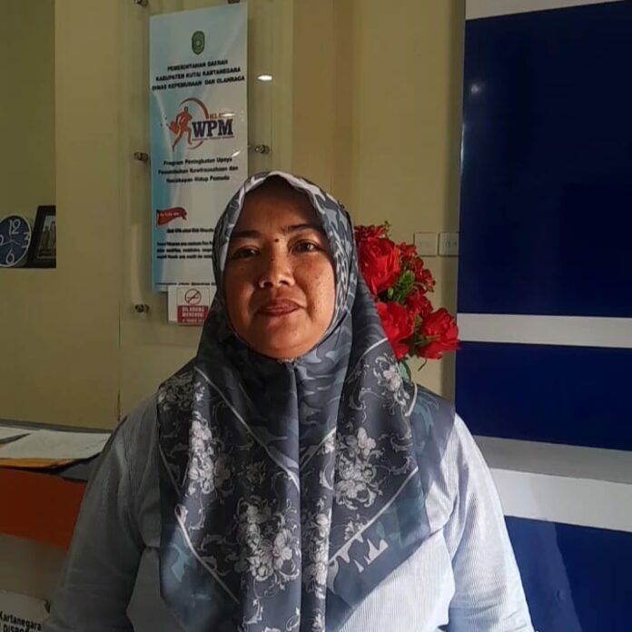 Pelaksana kegiatan Klinik WPM, Jumiyati. (Shavira Ramadhanita/RadarKukar)