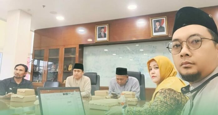 Diskusi antara Baznas Kukar dan Bagian Kesra Setkab Kukar dalam evaluasi dampak bantuan RTLH dan pengentasan kemiskinan. (Istimewa)