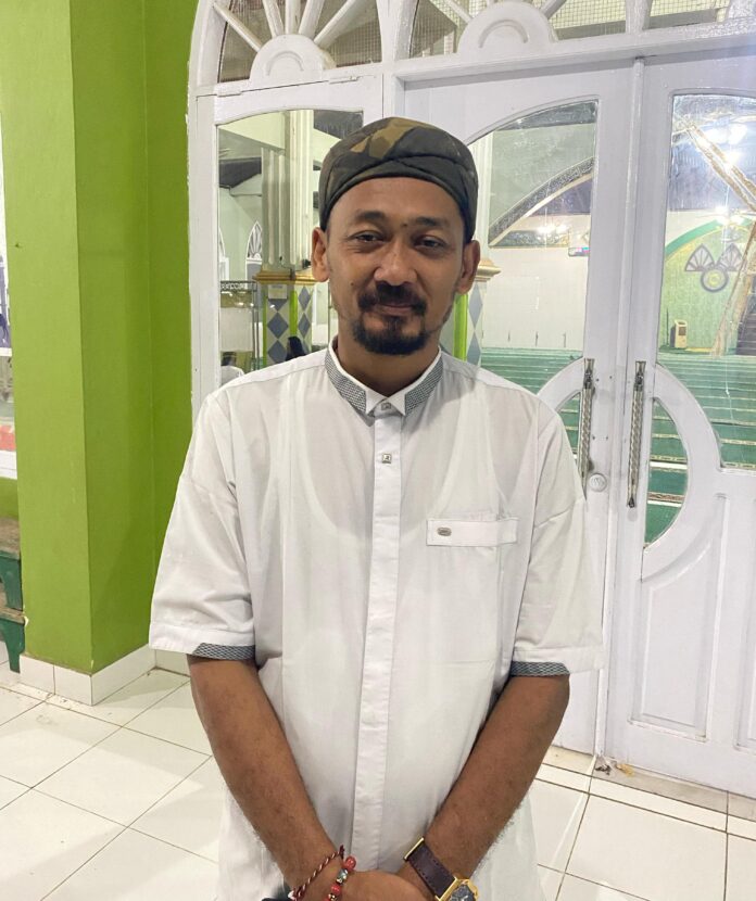 Kepala Desa Bukit Pariaman, Sugeng Riyadi. (Shavira Ramadhanita/RadarKukar)