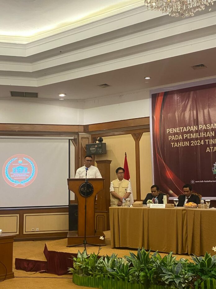 Sambutan Calon Bupati dan Wakil Bupati Kukar dalam rapat pleno terbuka. (Shavira Ramadhanita/RadarKukar)