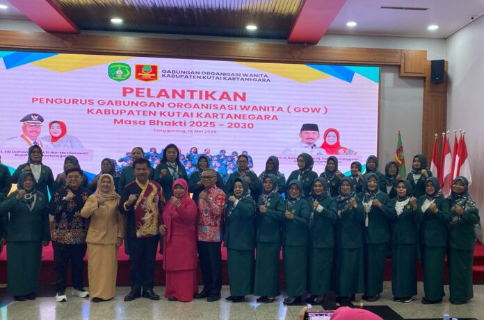 Pelantikan Pengurus Gabungan Organisasi Wanita (GWO) Kukar 2025-2030. (Shavira Ramadhanita/RadarKukar)