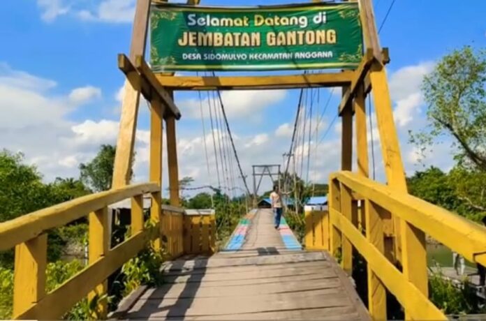 Jembatan Gantong Desa Sidomulyo. (Istimewa)