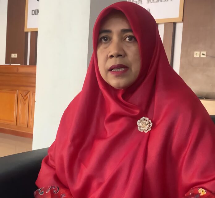 Kabid Perencanaan dan Penempatan Tenaga Kerja Distransnaker Kukar, Syarifah Rosita. (Shavira Ramadhanita/RadarKukar)