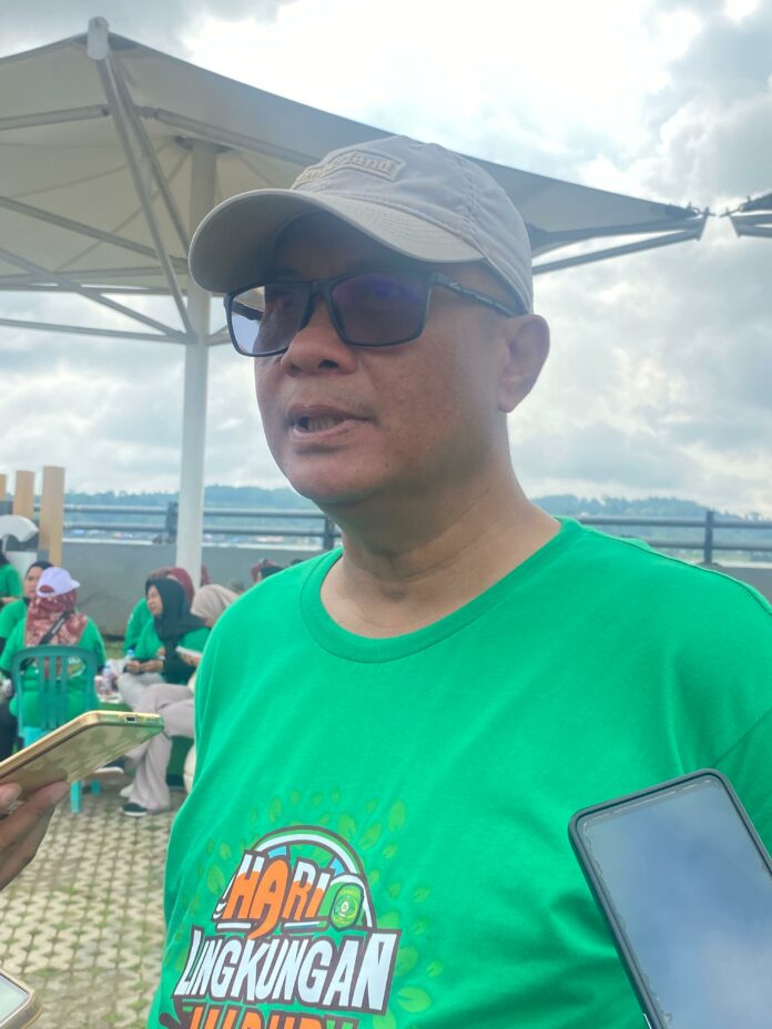 Kepala DLHK Kukar, Slamet Hadiraharjo. (Shavira Ramadhanita/RadarKukar)