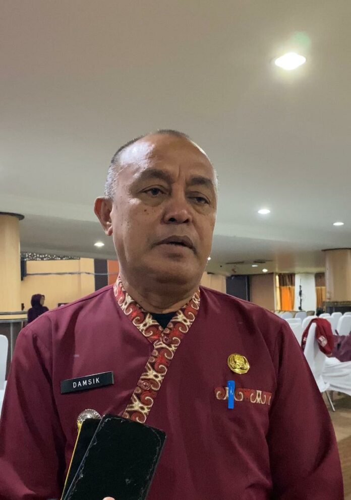 Camat Samboja, Damsik. (Shavira Ramadhanita/RadarKukar)
