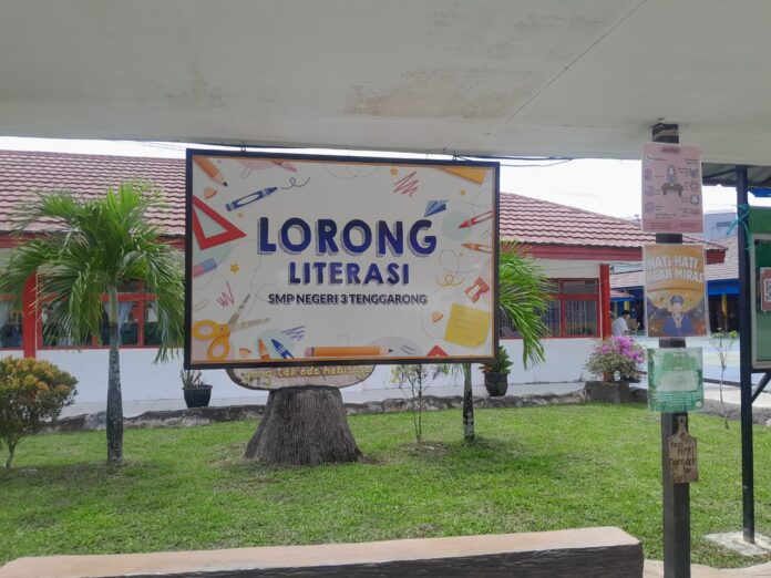 Lorong literasi SMPN 3 Tenggarong (Shavira Ramadhanita/RadarKukar)