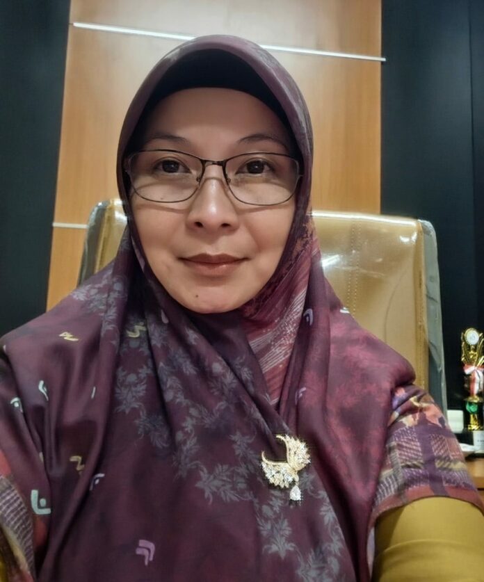 Plt Kepala Bidang SMP, Emy Rosana Saleh. (Shavira Ramadhanita/RadarKukar)