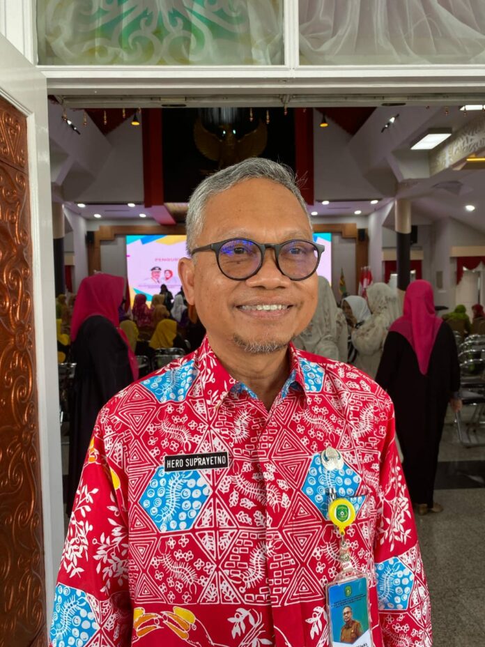 Plt Kepala DP3A Kukar, Hero Suprayetno. (Shavira Ramadhanita/RadarKukar)