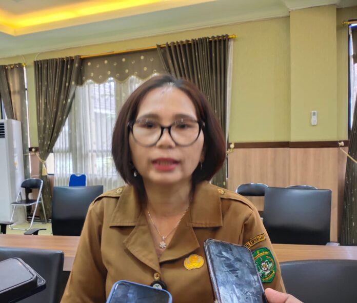 Kepala UPTD P2TP2A DP3A Kukar, Faridah. (Shavira Ramadhanita/RadarKukar)