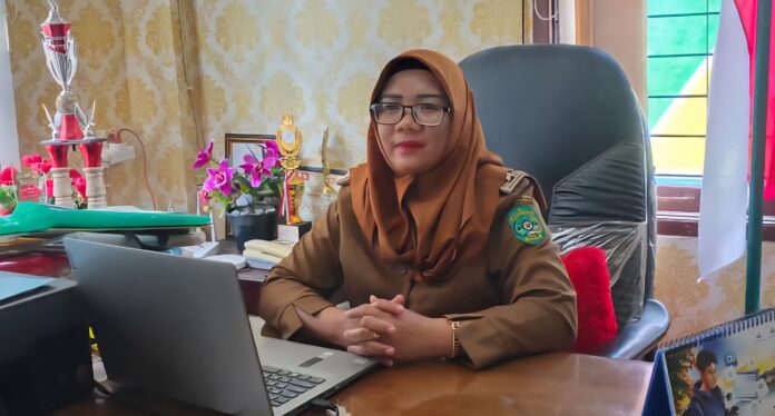 Kepala Desa Rempanga, Norsari. (Shavira Ramadhanita/RadarKukar)