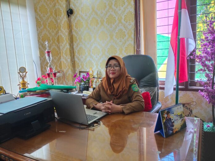 Kepala Desa Rempanga, Norsari. (Shavira Ramadhanita/RadarKukar)
