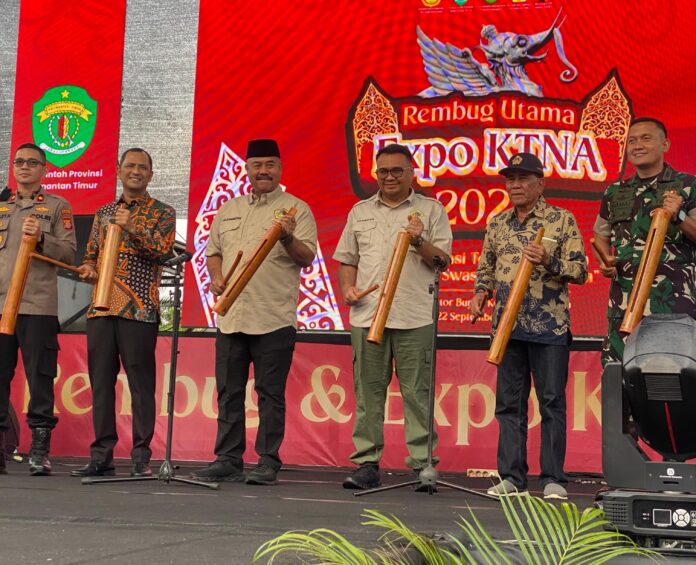 Bupati Kukar Resmi Buka Expo KTNA ke-54 2025. (Shavira Ramadhanita/RadarKukar)