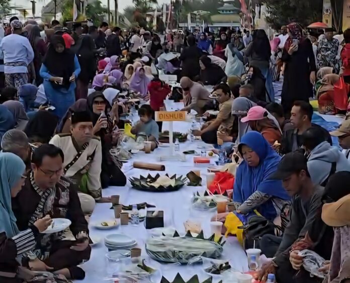 Tradisi Beseprah kembali digelar sebagai bagian dari rangkaian Pesta Erau Adat Kukar 2025. (Istimewa)
